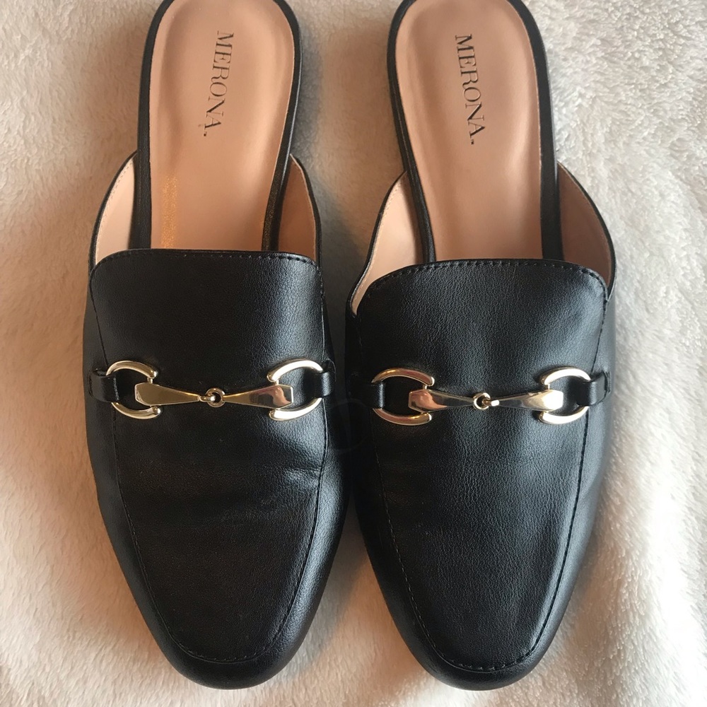 Black Merona shoe // black mules